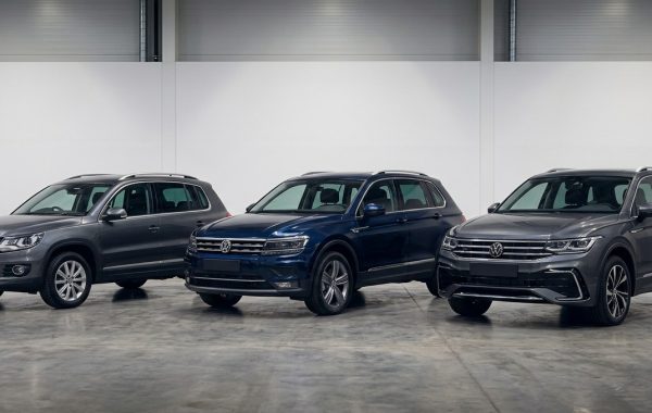 Tri generacije Volkswagen Tiguana u zatvorenoj garazi